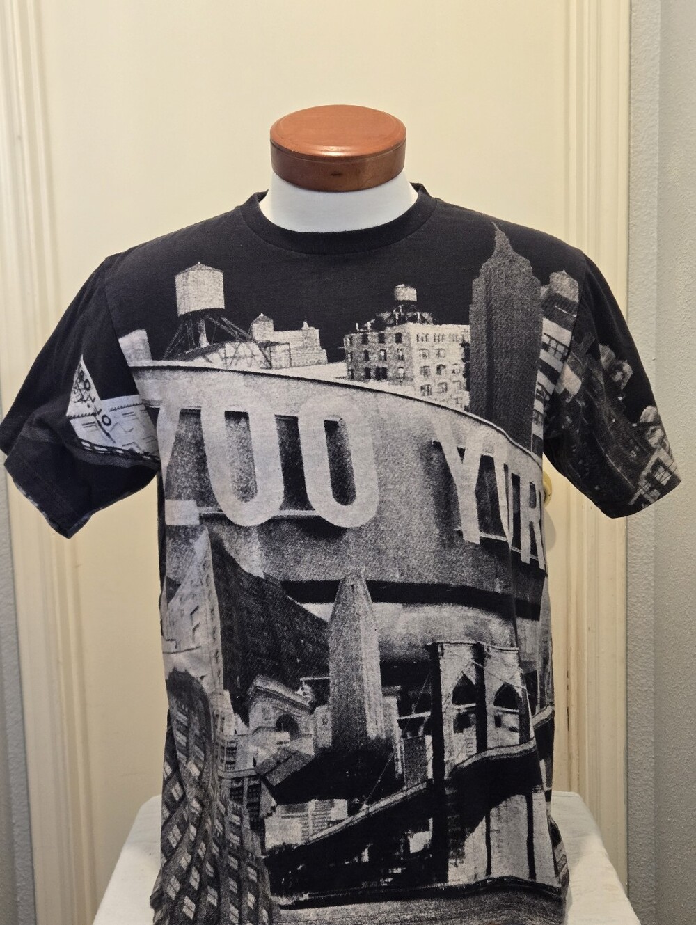 Zoo York Men’s Black Graphic Crewneck Shirt - Large